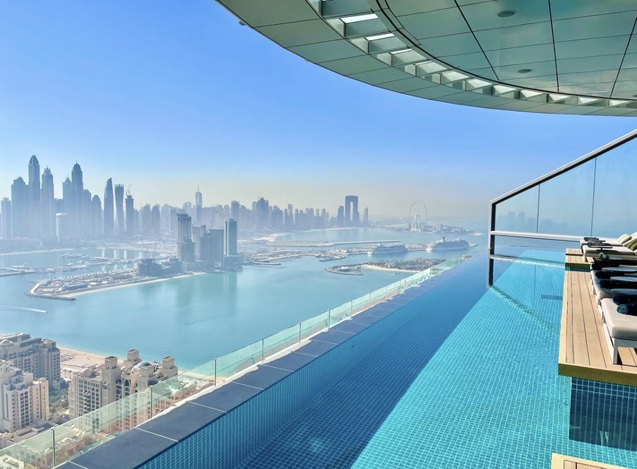 Unveiling the Tranquil Oasis: Aura Skypool – A Paradisiacal Retreat