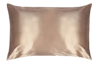 The Solution to Tame Frizzy Hair – Mulberry Silk Pillowcases